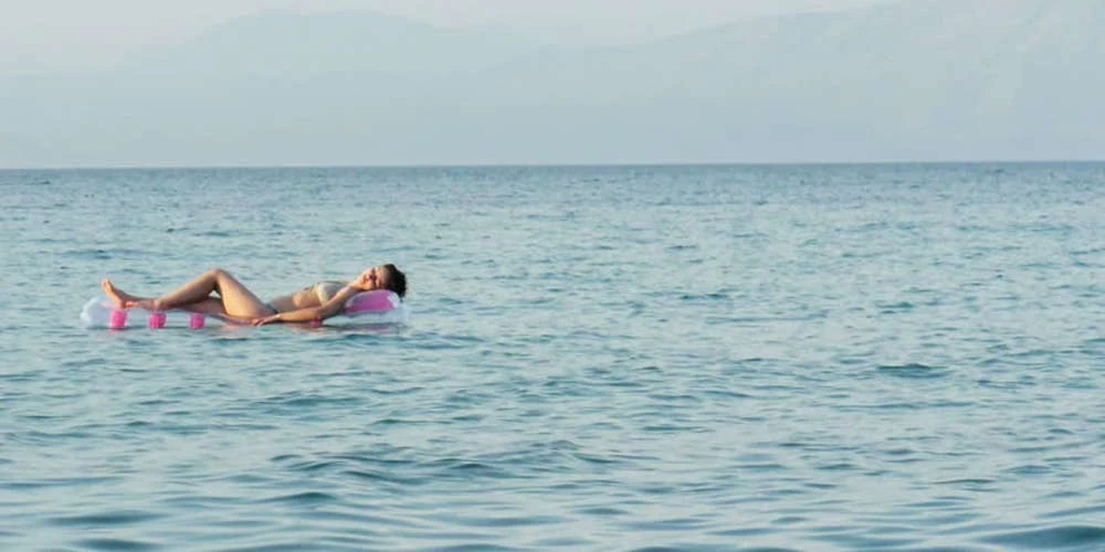 Απίστευτο: Πάνω σε στρώμα θαλάσσης μεσοπέλαγα εντοπίστηκε η Ρωσίδα που αγνοούνταν στην Κρήτη